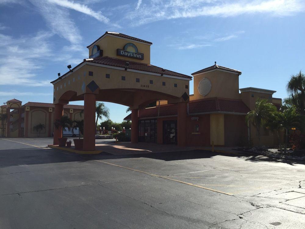 Days Inn By Wyndham Fort Myers Exterior photo